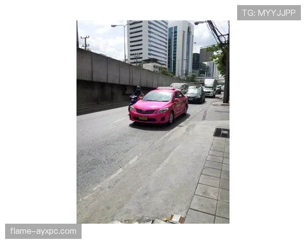 崔家溪下班开着跑车去菜市场,旁边大妈还跟他砍价 崔家溪下班开着跑车去菜市场,旁边大妈还跟他砍价